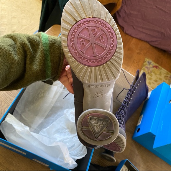 Retired Fluevog Optimist tall lace up boot w/ dust bag and box - Picture 5 of 14